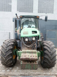 Trator John Deere 7715