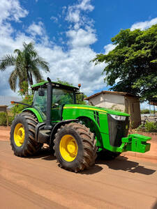 Trator John Deere 8260R