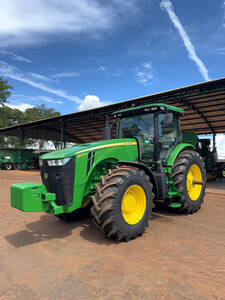 Trator John Deere 8270R