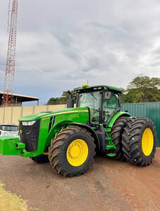 Trator John Deere 8270R