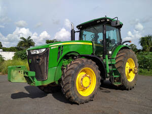 Trator John Deere 8335R Ano 2012