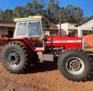 Trator Massey Ferguson 660 