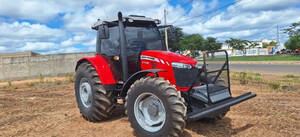 Trator Massey Fergusson 6713R