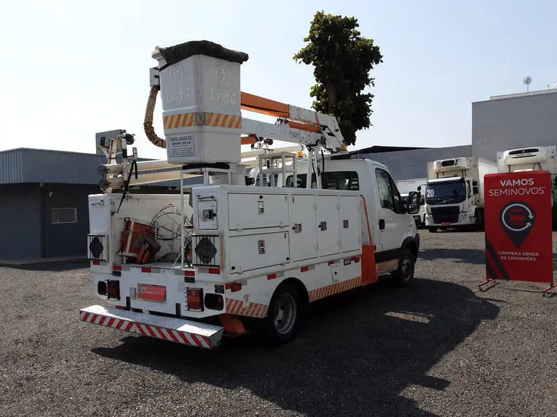 Caminhao Iveco usado à venda