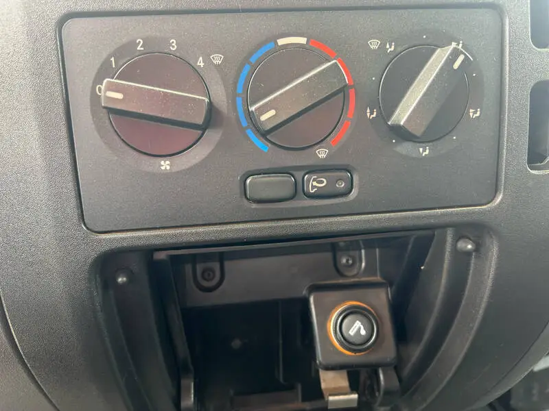 Mb Accelo 815 4X2 - 13